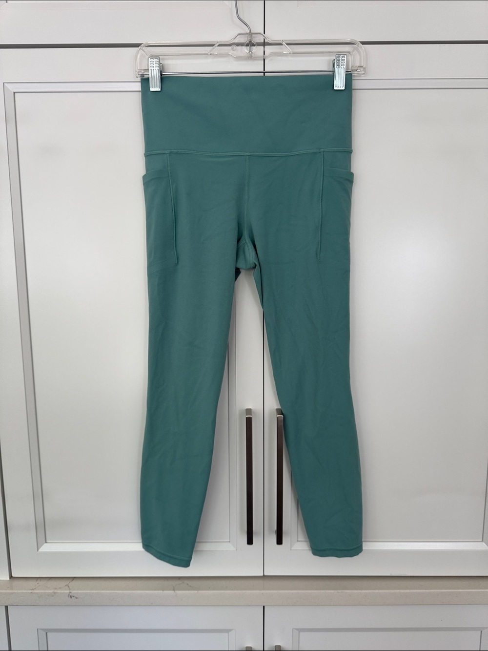 Athleta Salutation Stash 7/8 Tight in Mint